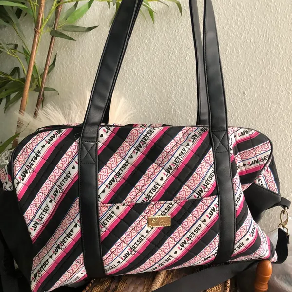 Betsey Johnson Pink white black Luv weekender duffel travel suitcase hand bag purse tote - Image 2