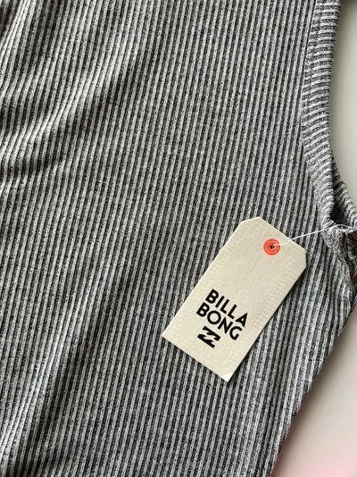 Billabong NWT Midi Grey Dress -size Small - Image 2