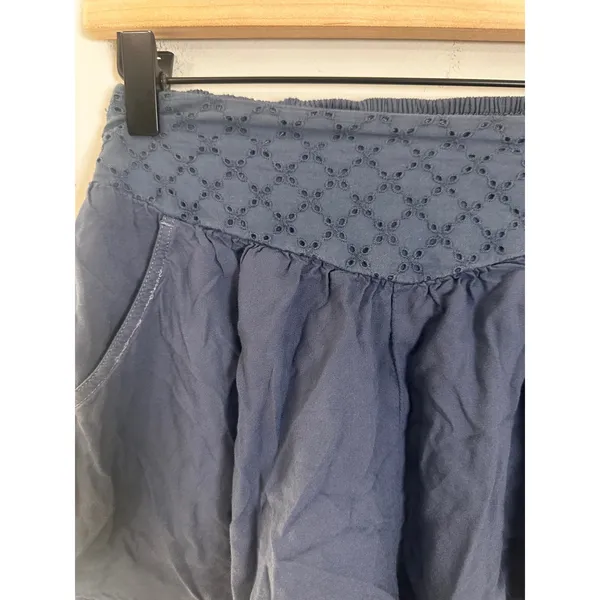 American Eagle Navy‎ Blue Eyelet Waist Smocked Back Flowy Shorts Womens XXS - Image 2