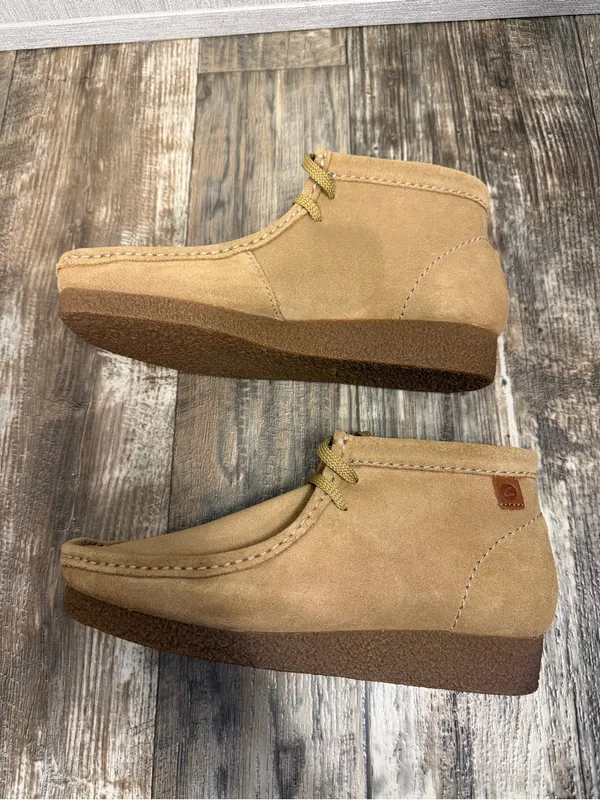 Clarks Women's Suede Ankle Boot in Light Beige Size 7.5 - Image 9