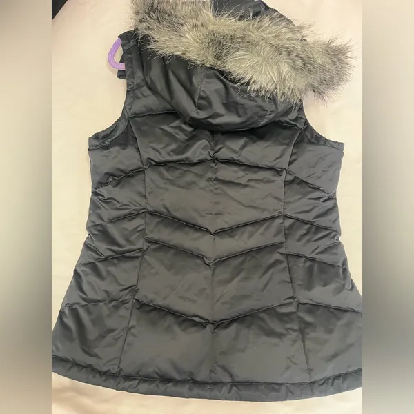 Columbia Black Puffer Vest with Fur Trim - Image 5