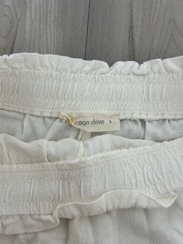 Ocean Drive White Shorts with Drawstring Waist - Image 3