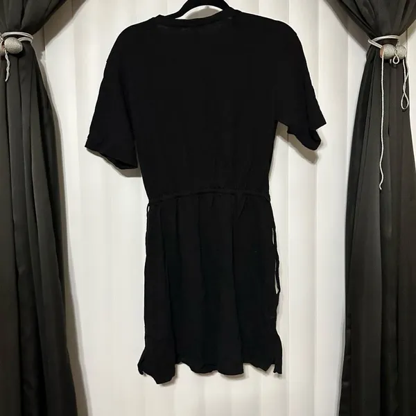 Old Navy above knee black dress with sinche waist drawstrings - Image 5