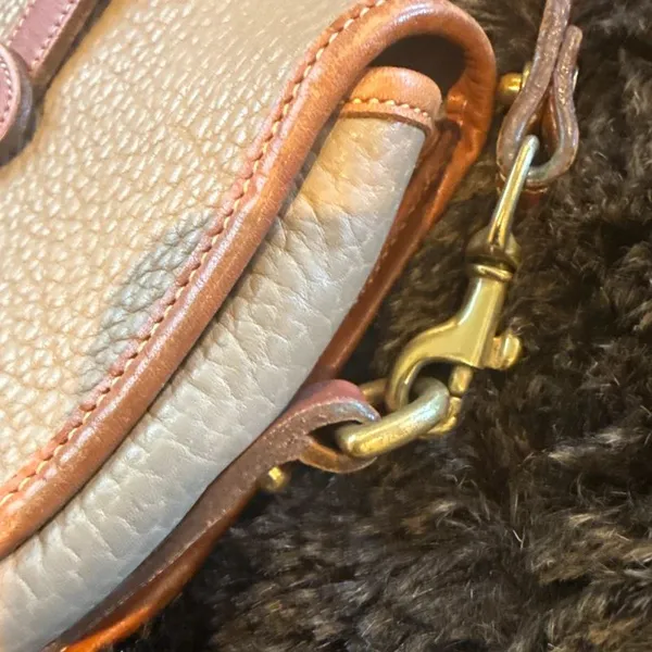 Vintage Dooney & Bourke Taupe all Leather crossbody bag - Image 2