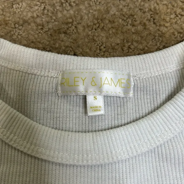 Riley & James Small White Ribbed Short Sleeve Embroidered Teddy Bear With Hearts - Image 3