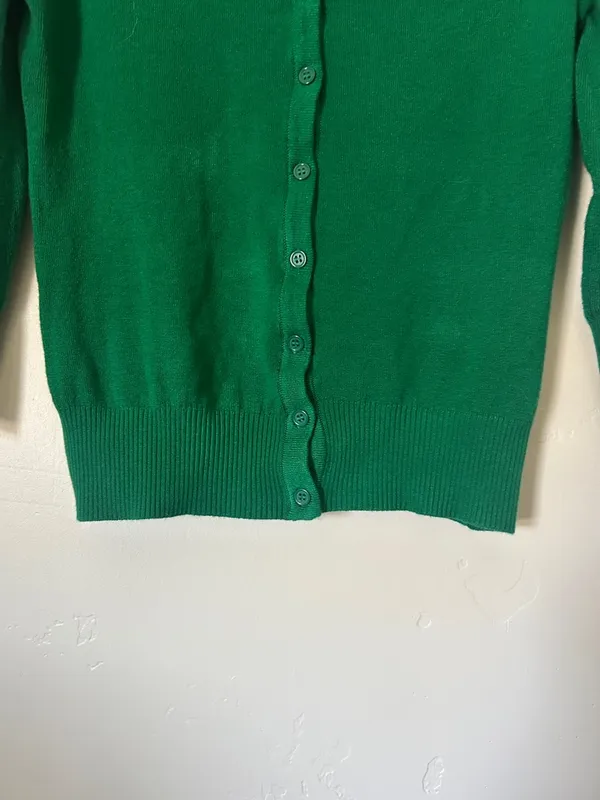 Yemak Women’s Green V-Neck Button 3/4 Sleeve Cardigan Sweater Sz Medium - Image 4