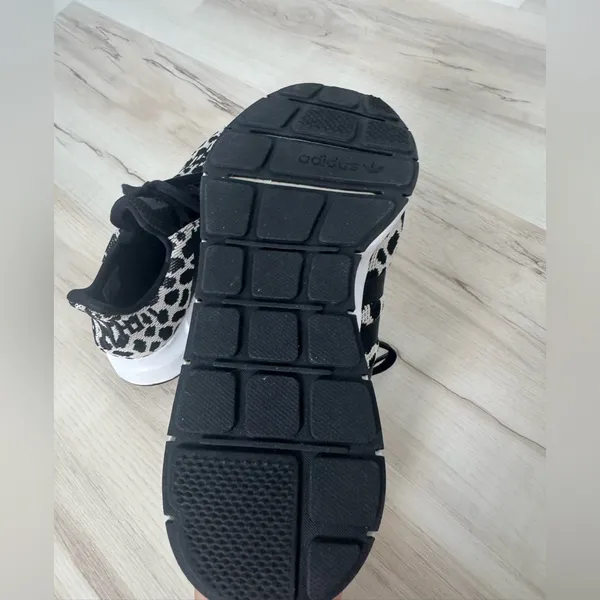 adidas Women's Black and White Patterned Sneakers - Image 3