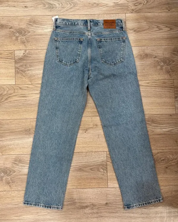 Abercrombie & Fitch Relaxed Straight Jeans 30x32 - Image 3
