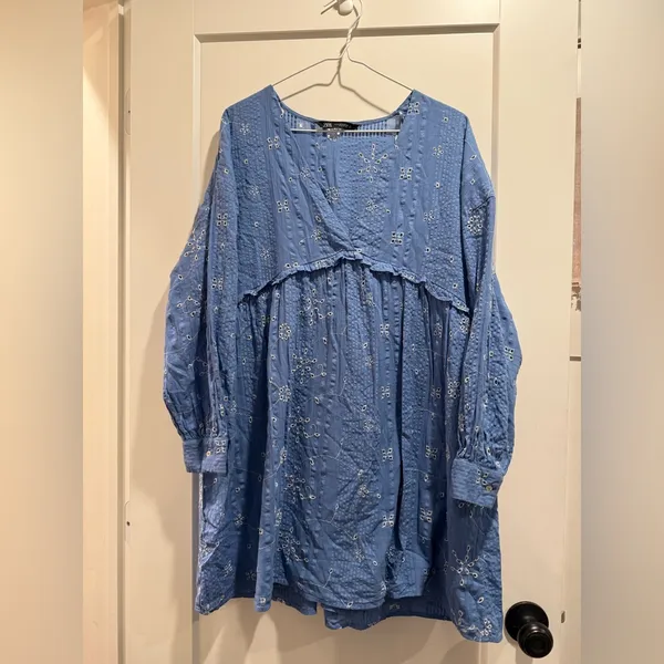 Zara Embroidered Blue Floral Oversized‎ Mini Dress - Size Medium - Image 5