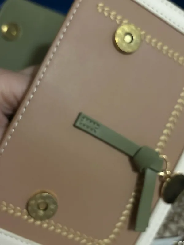 Source Unknown Olive Green and Dusty Pink Zip Wallet with Gold Stitching - Image 5