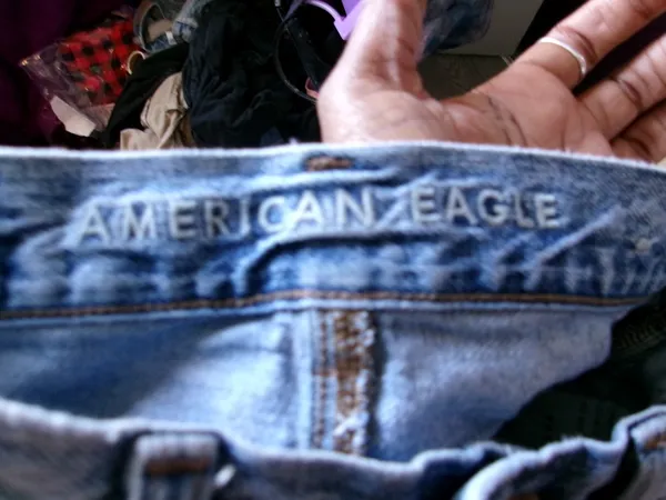 American Eagle Outfitters mom jean ripped distressed denim in light wash blue size 2. - Image 9