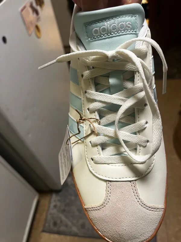 Adidas Women’s Sneakers gumsole - Image 6