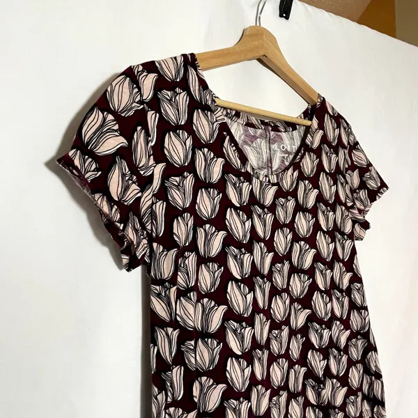 LOFT ann taylor vintage soft tulip maroon short sleeved t-shirt women's size M - Image 2