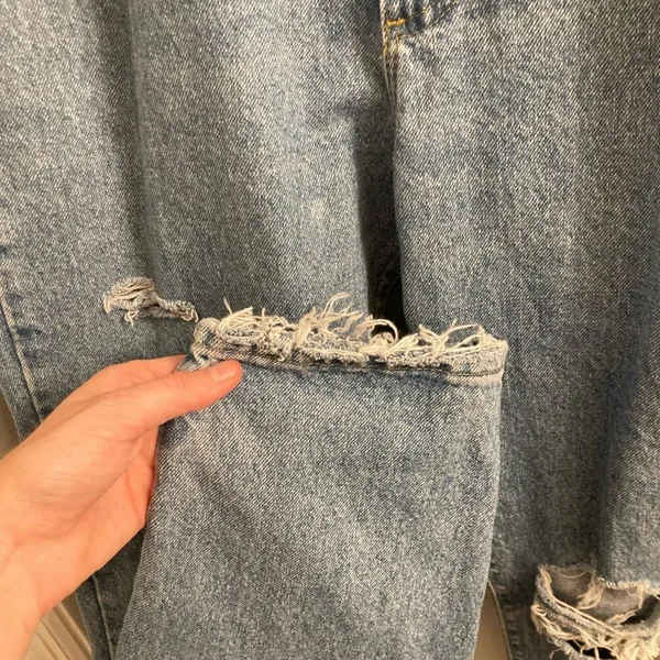 Vintage Lee Mom Distressed Light Wash Jeans - Waist Size 32 - Image 4