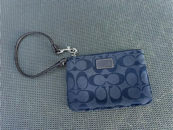 Navy coach wristlet spring, summer, wallet, purse, casual‎ little leather brown - Image 2