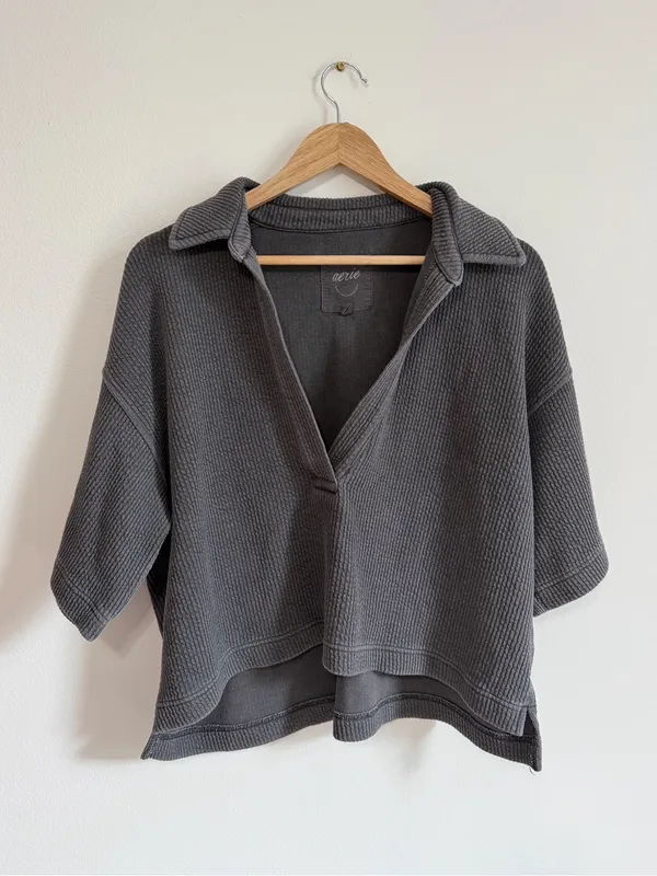 Aerie Wonder Short Sleeved Polo Top Sweatshirt Size Small Gray Ribbed Shirt - Image 2
