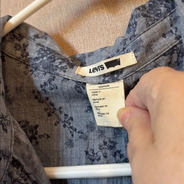 Ladies Levi's Blue Floral Shirt Medium - Image 4