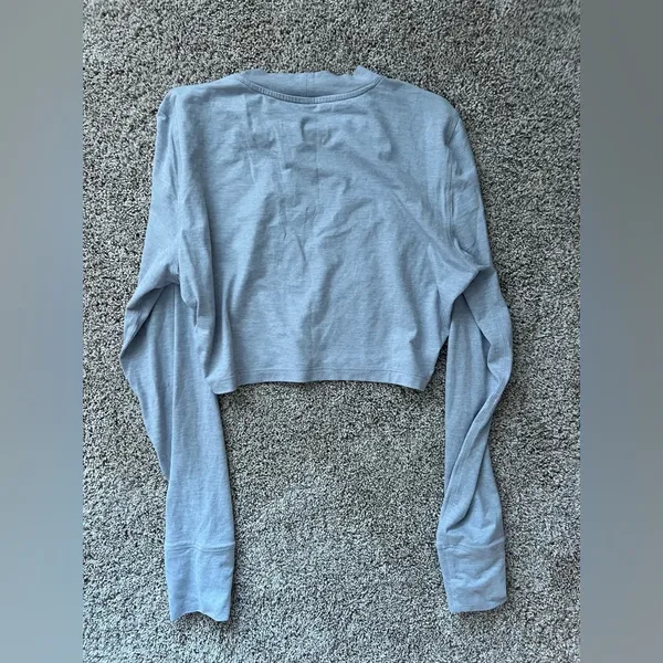 Vuori Lux Gray Long Sleeve Crop Top Womens L - Image 5