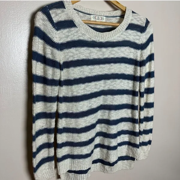 CLEARANCE! Cream Pink Rose Striped Sweater Size M EUC - Image 3