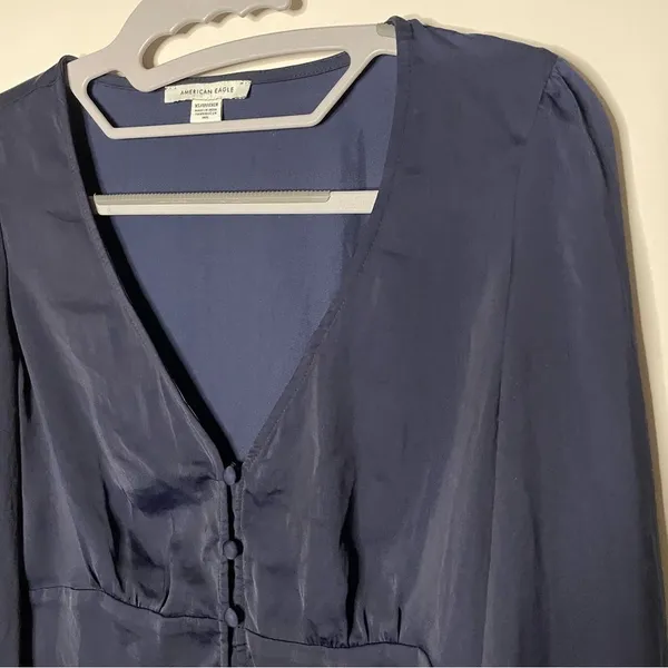 American Eagle Blue Satin V Neck 3/4 Sleeve Button Boho Renaissance Crop Top XS - Image 2
