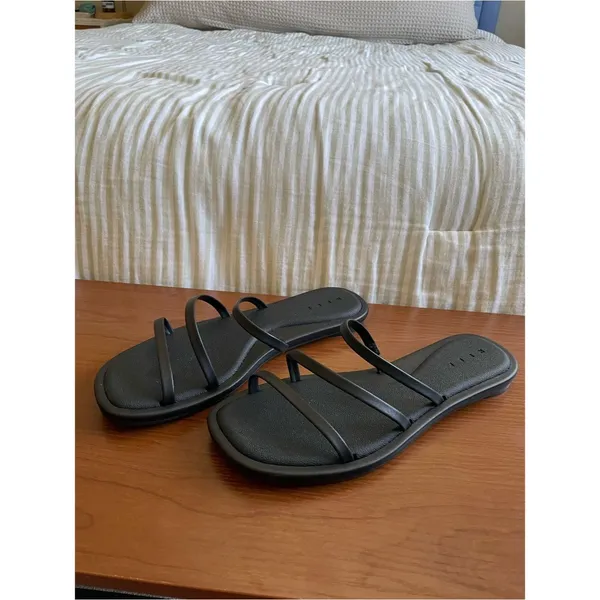 Reef Willow Ava Lightweight Slides Size 8 Black Asymmetrical Strap Sandals - Image 3