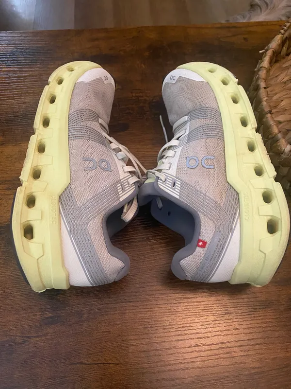 ON WOMEN CLOUDGO Frost/Hay Running Shoes - Image 5
