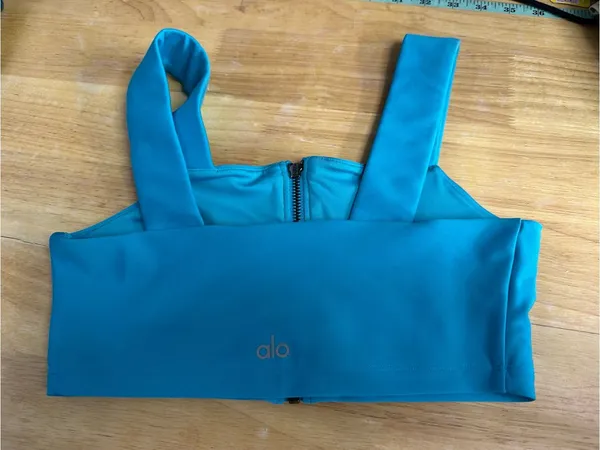 ALO Yoga Turquoise Blue Front-Zip Sports Bra small - Image 2