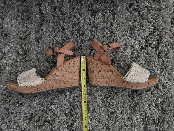 American Eagle NWT  Wedge Sandals - Image 4