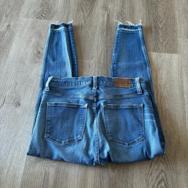 Madewell 9" Mid-Rise Skinny Jeans in York Wash: Rip and Repair Edition - Image 6
