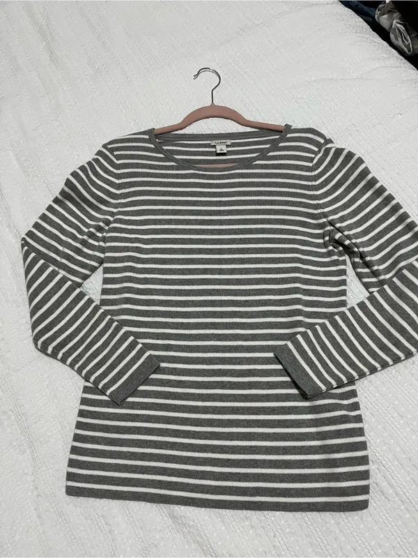 L.L. Bean Gray and White Striped Crew Neck Knit Top Lighweight Sweater Sz L - Image 2