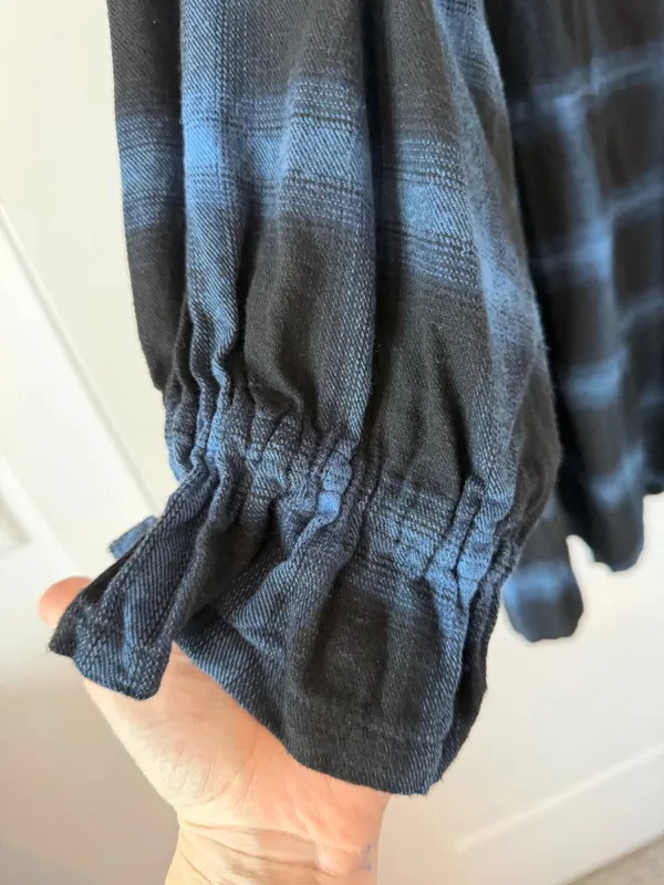 En Creme Plaid Button - Image 5