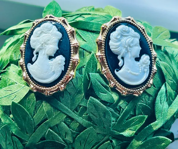 Anthropologie 14K Cameo Larger Earrings - Image 5