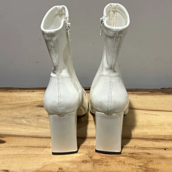 *NEW* WILD PAIR White Iloise Side-Zip Ankle‎ Go -Go Booties SIZE 6 A23 - Image 7