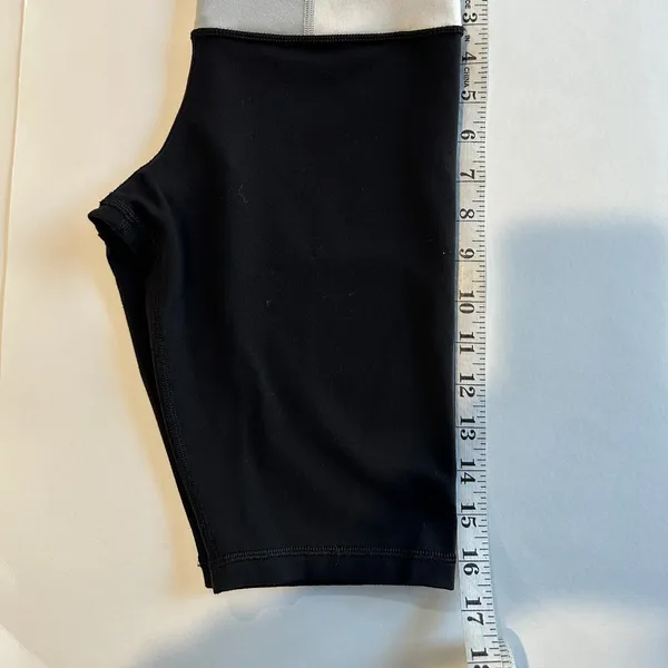 Lululemon‎ Reverse Groove Short - Size 4 Tall. - Image 6