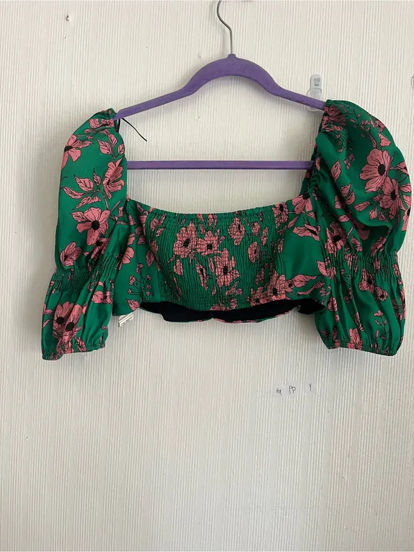 Zara Green Crop Top with Pink Floral Print - Image 3