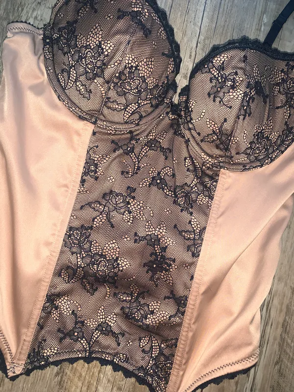 Victoria's Secret Very Sexy Satin Lace corset 36B - Image 4