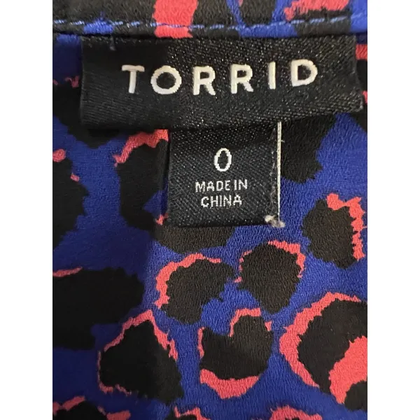 Torrid Size 0 Blue Pink Cheetah Print Blouse Top Career Lightweight Large 12 - Image 6