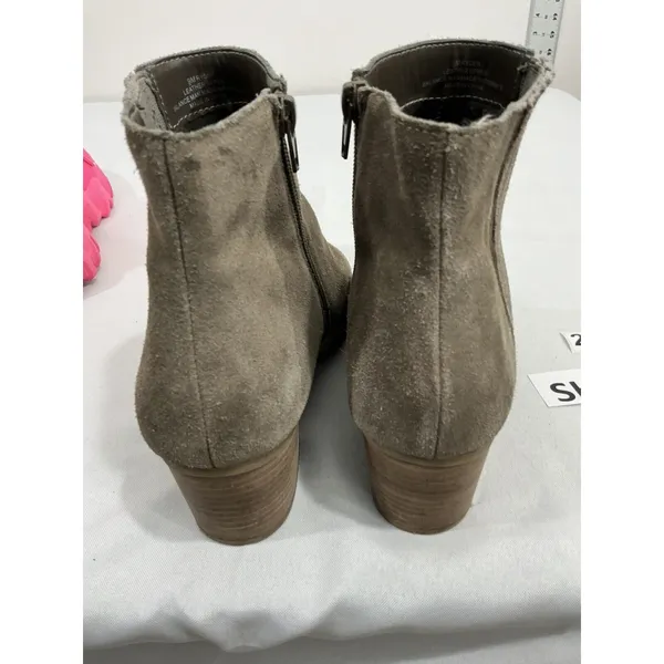 Womans Crown Vintage Ryder Taupe Suede Block Heel Zipper Ankle Boots 9 M - Image 5