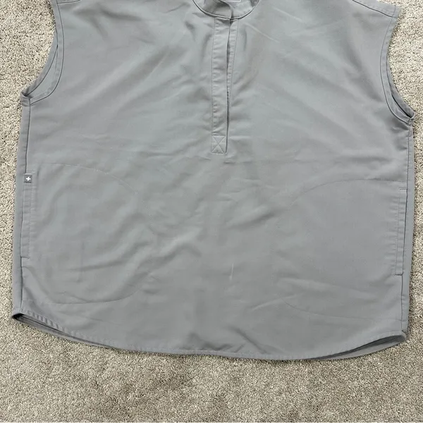 Figs Women’s Rafaela Oversized Scrub Top Shortsleeve in Gray Size XL - Image 5