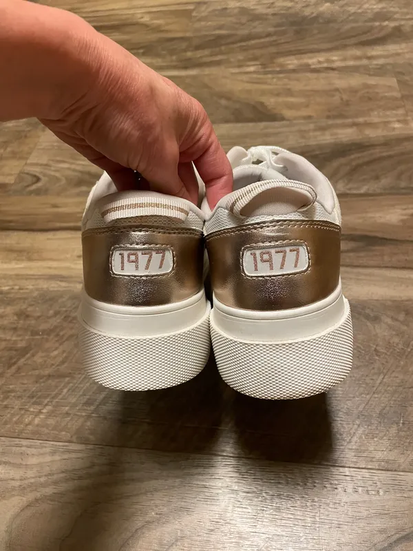 Le Tigre 1977 Women’s TW MIDTOWNLO Casual Sneaker White Beige Metallic Bronze 8M - Image 9