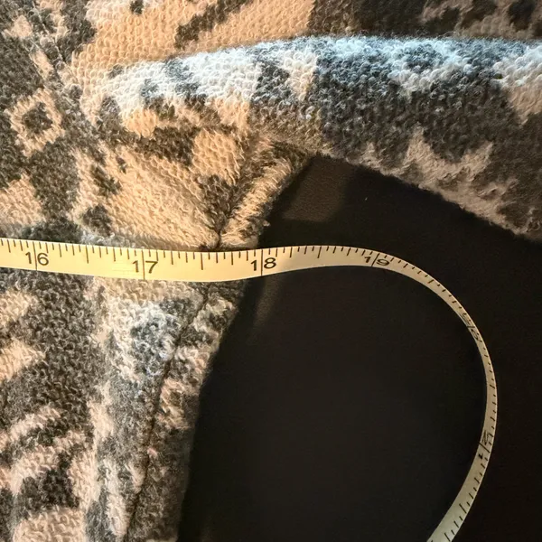 Hollister Cropped Zip Front Sweater - Image 5