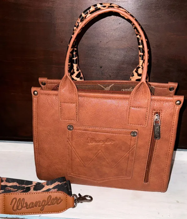 CONCEAL CARRY WHIPSTITCH PATCHWORK LEOPARD TOTE - Image 2