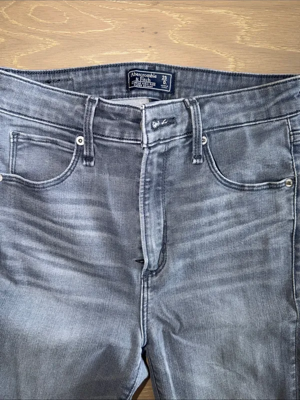 Abercrombie & Fitch Women’s Gray Skinny Jeans size 25L - Image 2