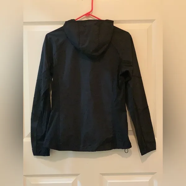 Columbia Women's Black WindBreaker Hiking Jacket - Lightweight. Size-Medium - Image 4