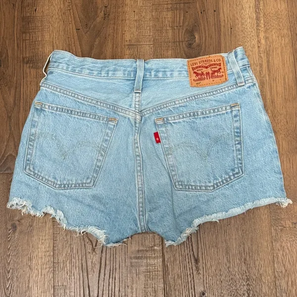 Levis 501 Original High Rise Cutoff Denim Shorts‎ Light Wash Blue 56327-0113 W27 - Image 2
