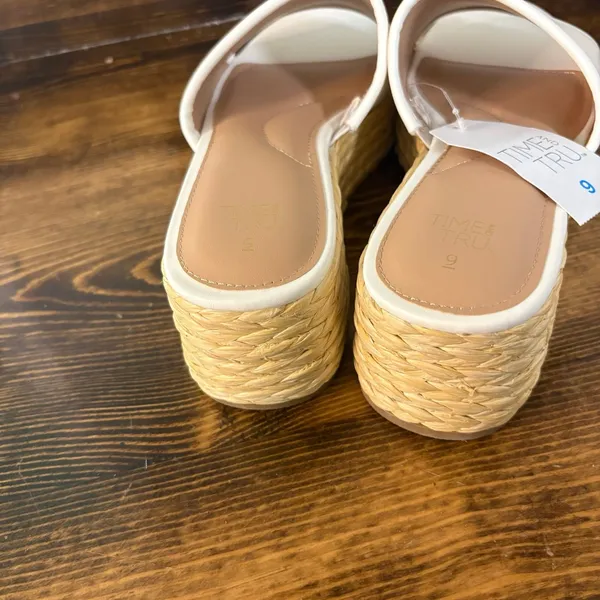 Time And Tru‎ White Platform Sandals Size 9 - Image 6