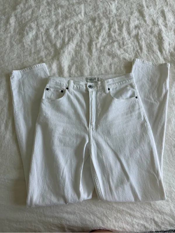 Abercrombie Slim Straight Ultra High Rise - Image 2