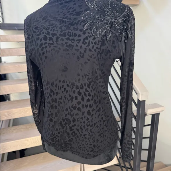 Elegant Black Leopard Print Women's Top - Image 3