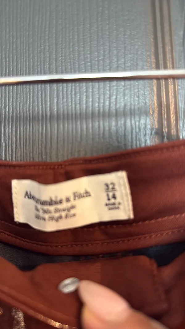 Abercrombie 90s Straight ultra high-rise, patent leather jeans - Image 2