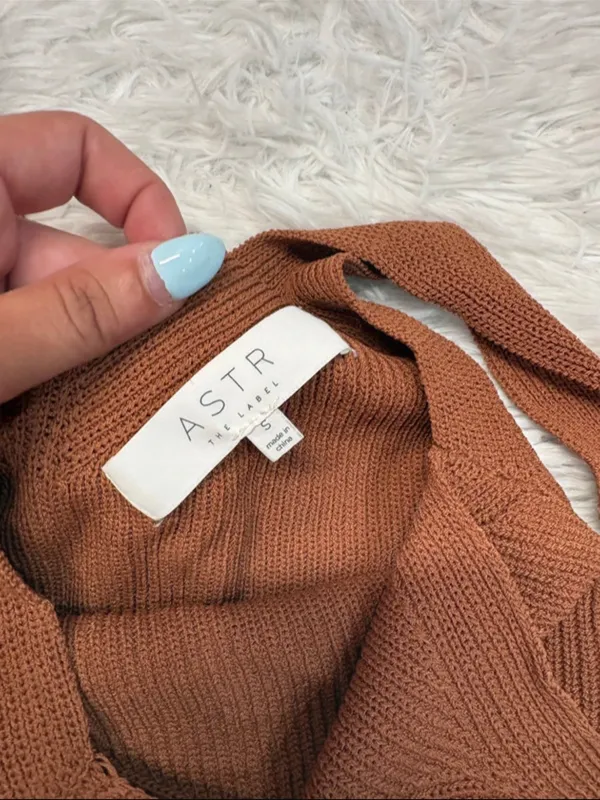 ASTR Brown Knit V-Neck Tank Top - Image 2